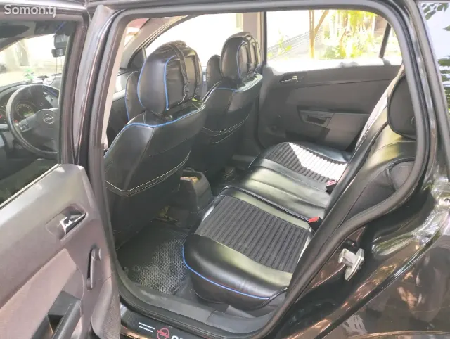 Opel Astra H 2006 · 1.6 MT