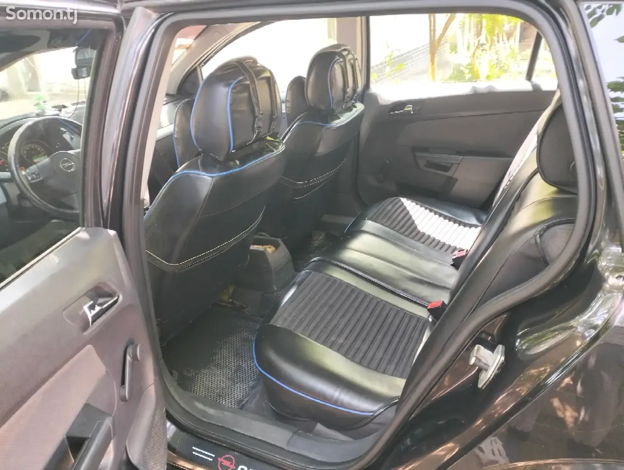 Opel Astra H 2006 · 1.6 MT