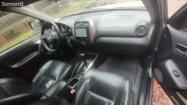 Toyota RAV 4 2002 · 2.0 AT