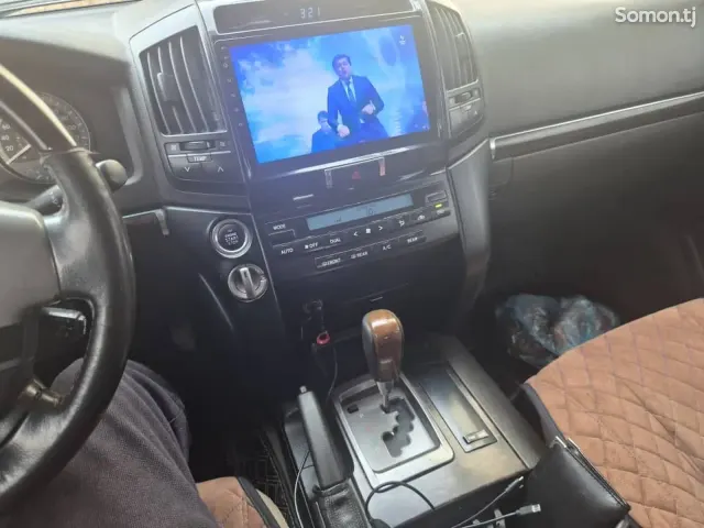 Toyota Land Cruiser 2011 · 0.4 AT