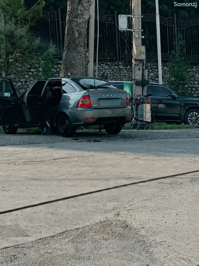 Lada (ВАЗ) Priora 2009 · 1.6 MT