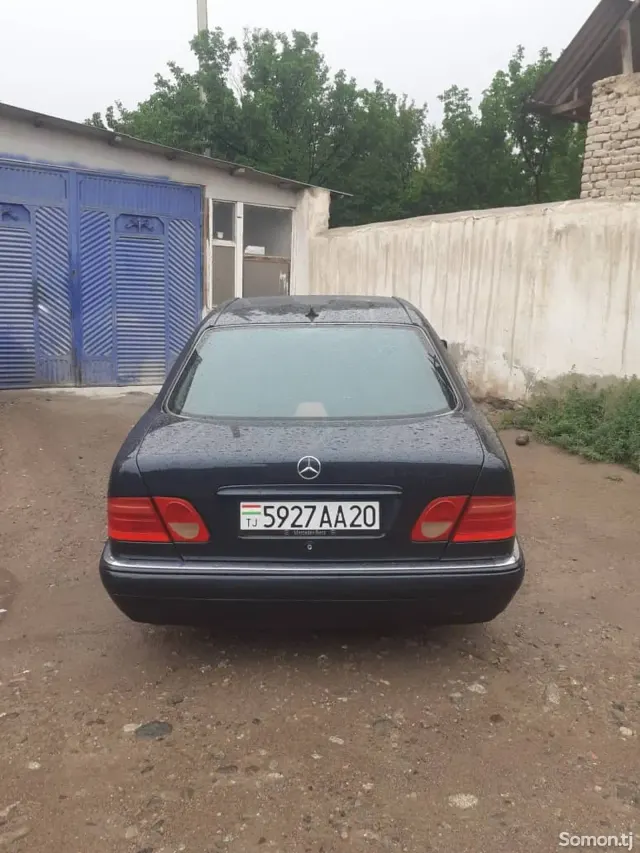 Mercedes-Benz E class 1997 · 2.0 MT