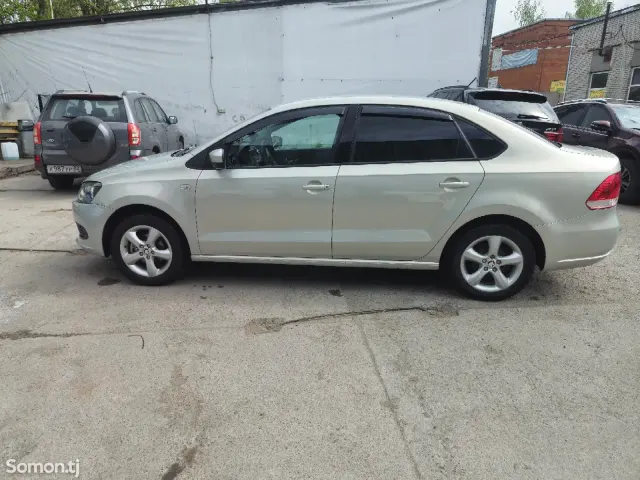 Volkswagen Polo 2012 · 1.6 AT