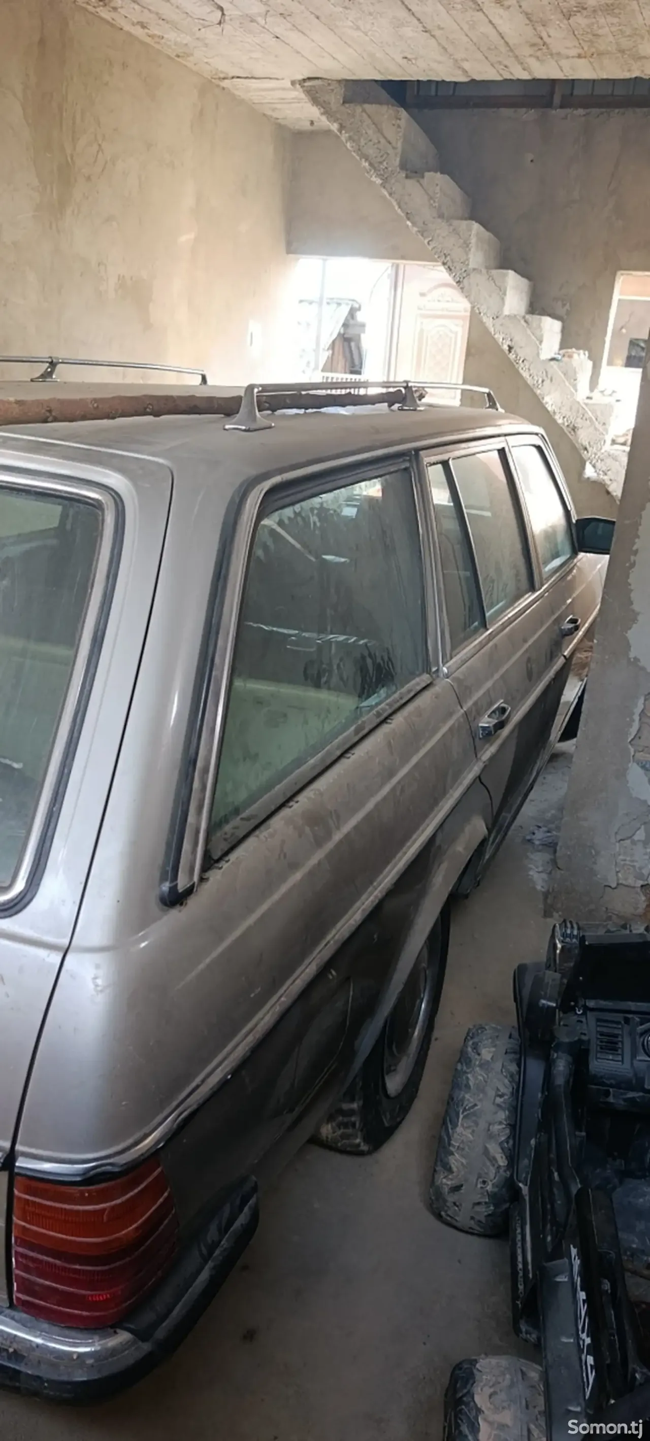 Mercedes-Benz C class 1985 · 3.0 MT