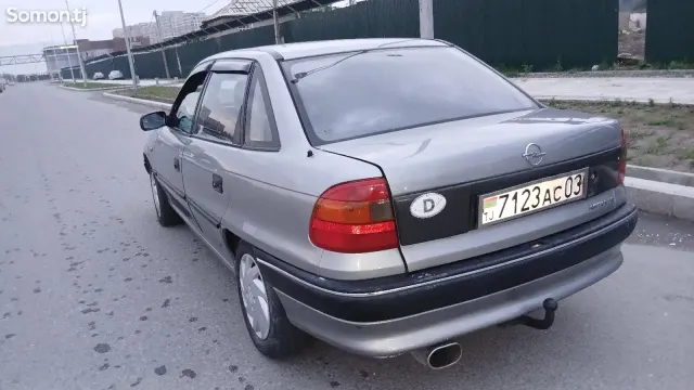 Opel Astra F 1995 · 1.6 MT