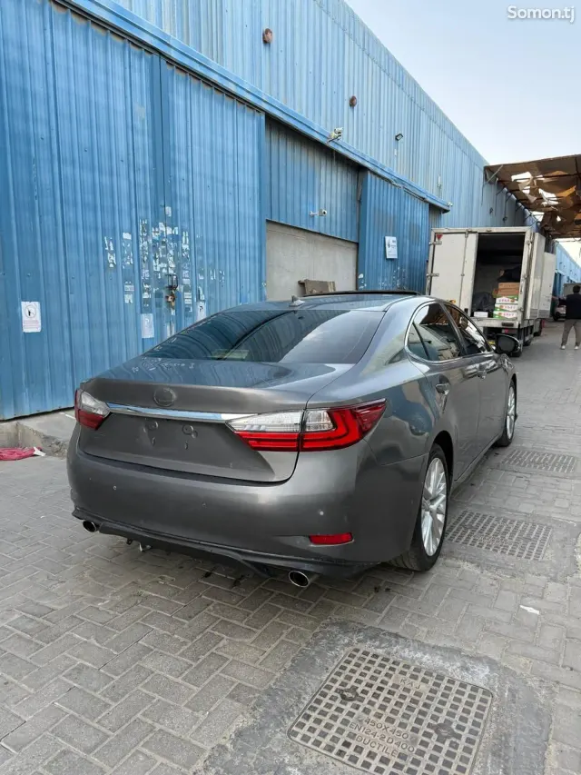Lexus ES series 2014 · 3.5 AT