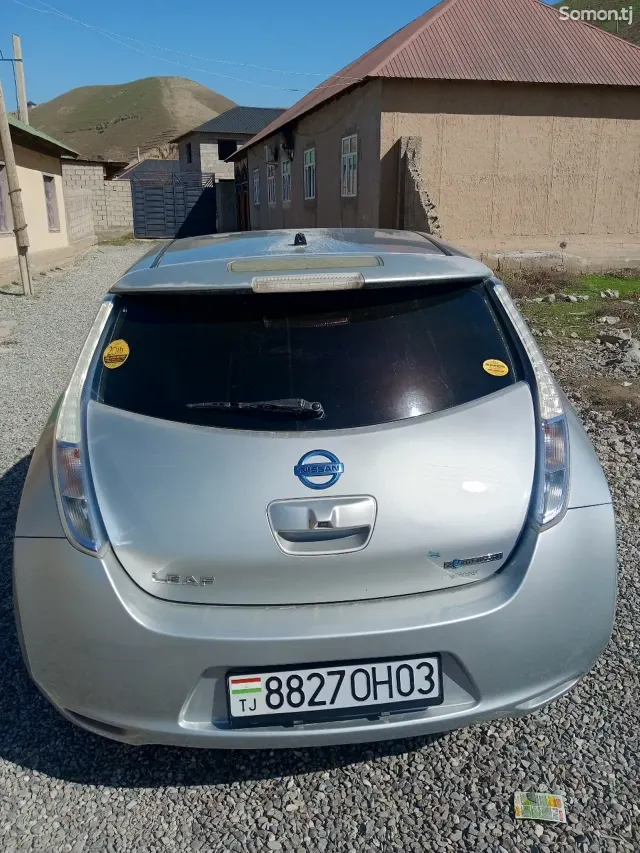 Nissan Leaf 2011 · AMT