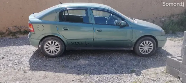 Opel Astra G 1999 · 1.6 MT