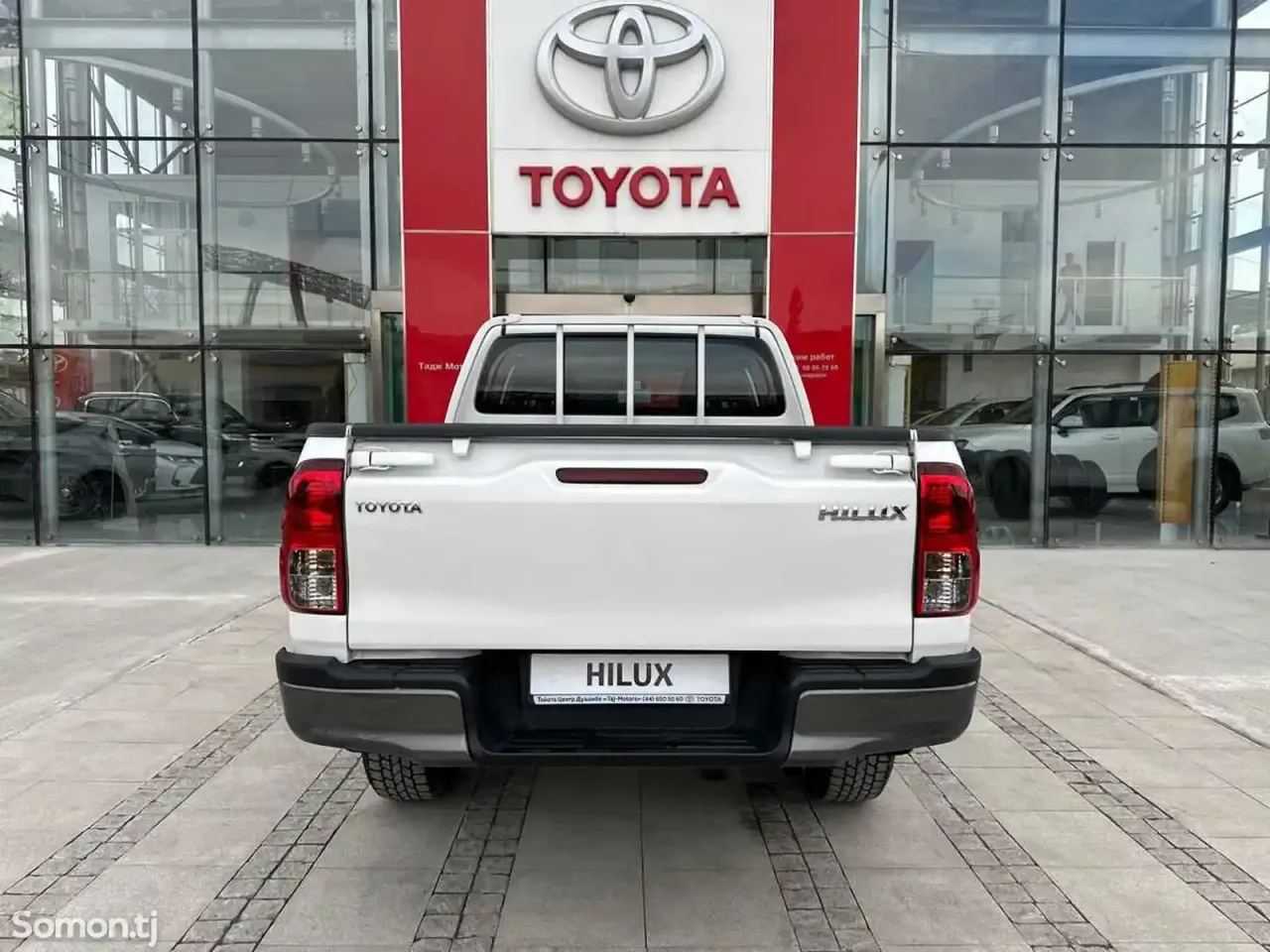 Toyota Hilux 2025 · 2.4 MT