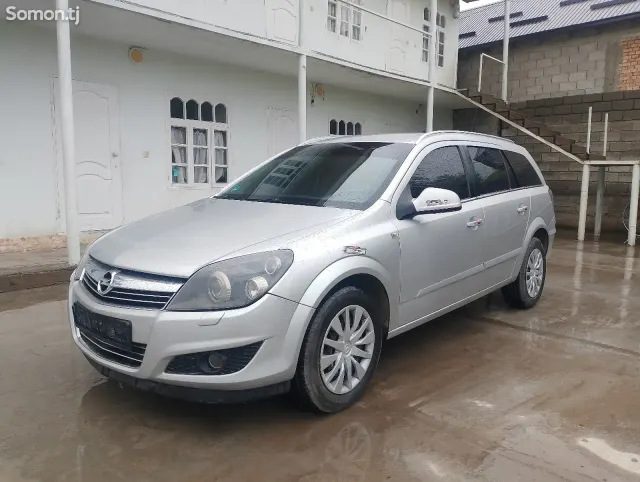 Opel Astra H 2010 · 1.7 MT