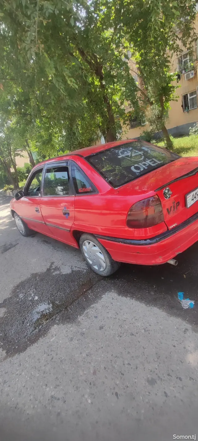 Opel Astra F 1994 · 1.6 MT