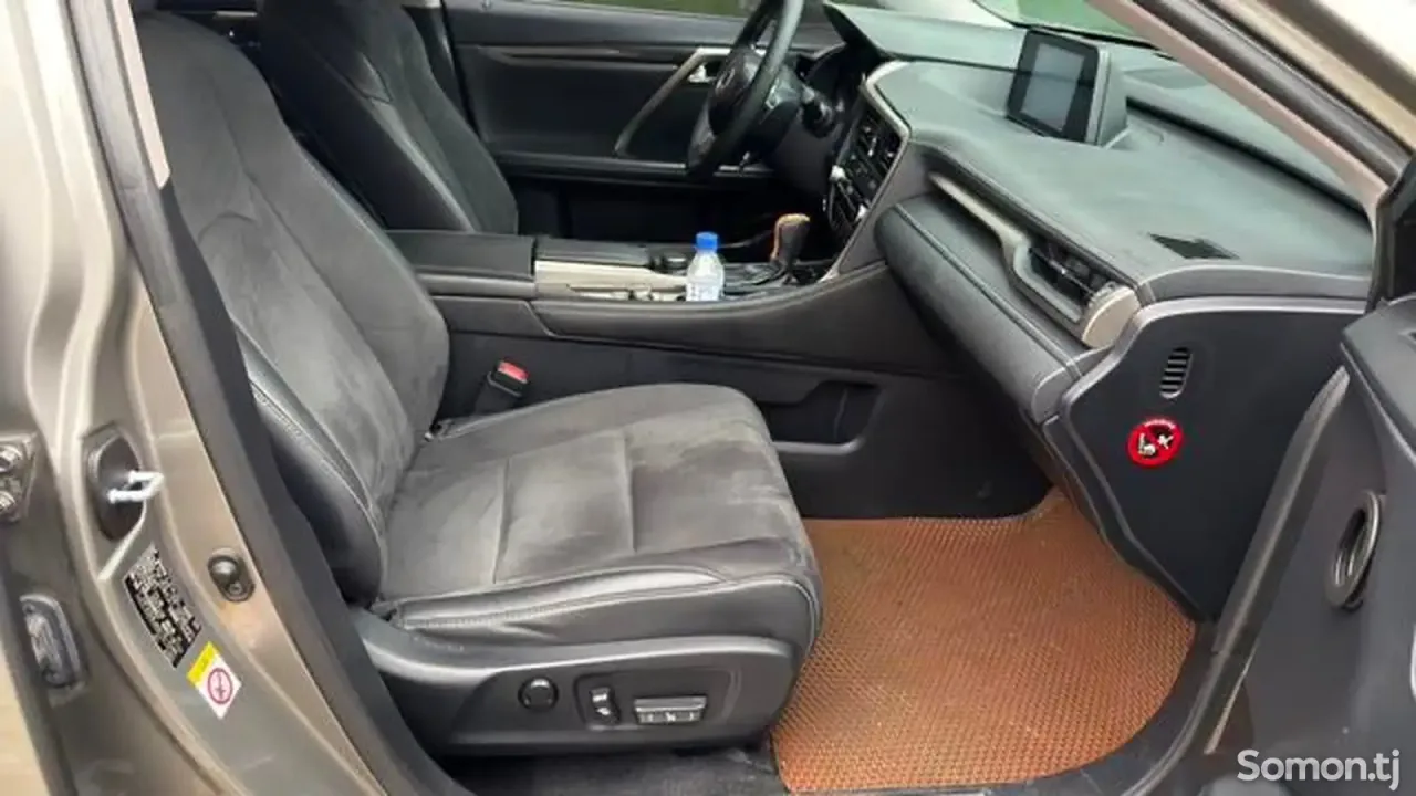 Lexus RX series 2018 · 2.0 AT