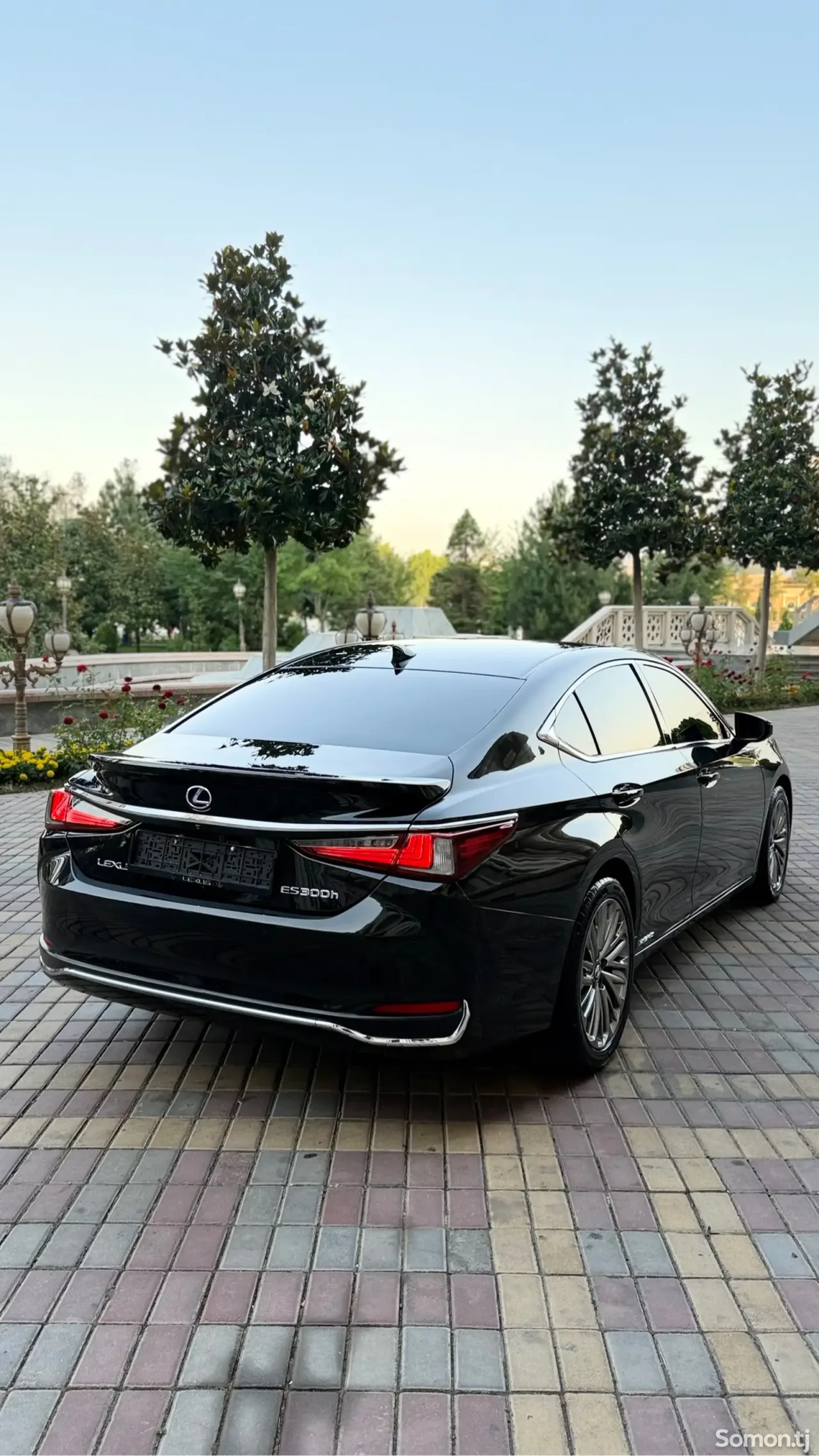 Lexus ES series 2020 · 2.5 AT