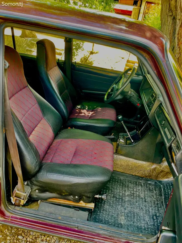 Lada (ВАЗ) 2107 2005 · 1.6 MT