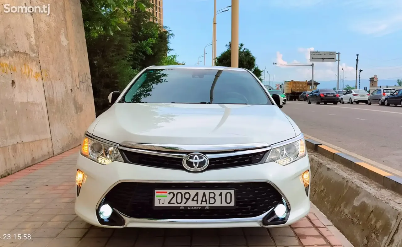 Toyota Camry 2016 · 2.5 AT
