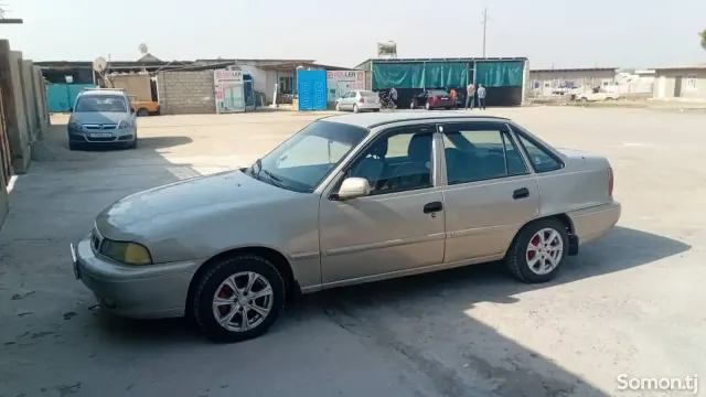 Daewoo Nexia 1995 · 1.6 MT