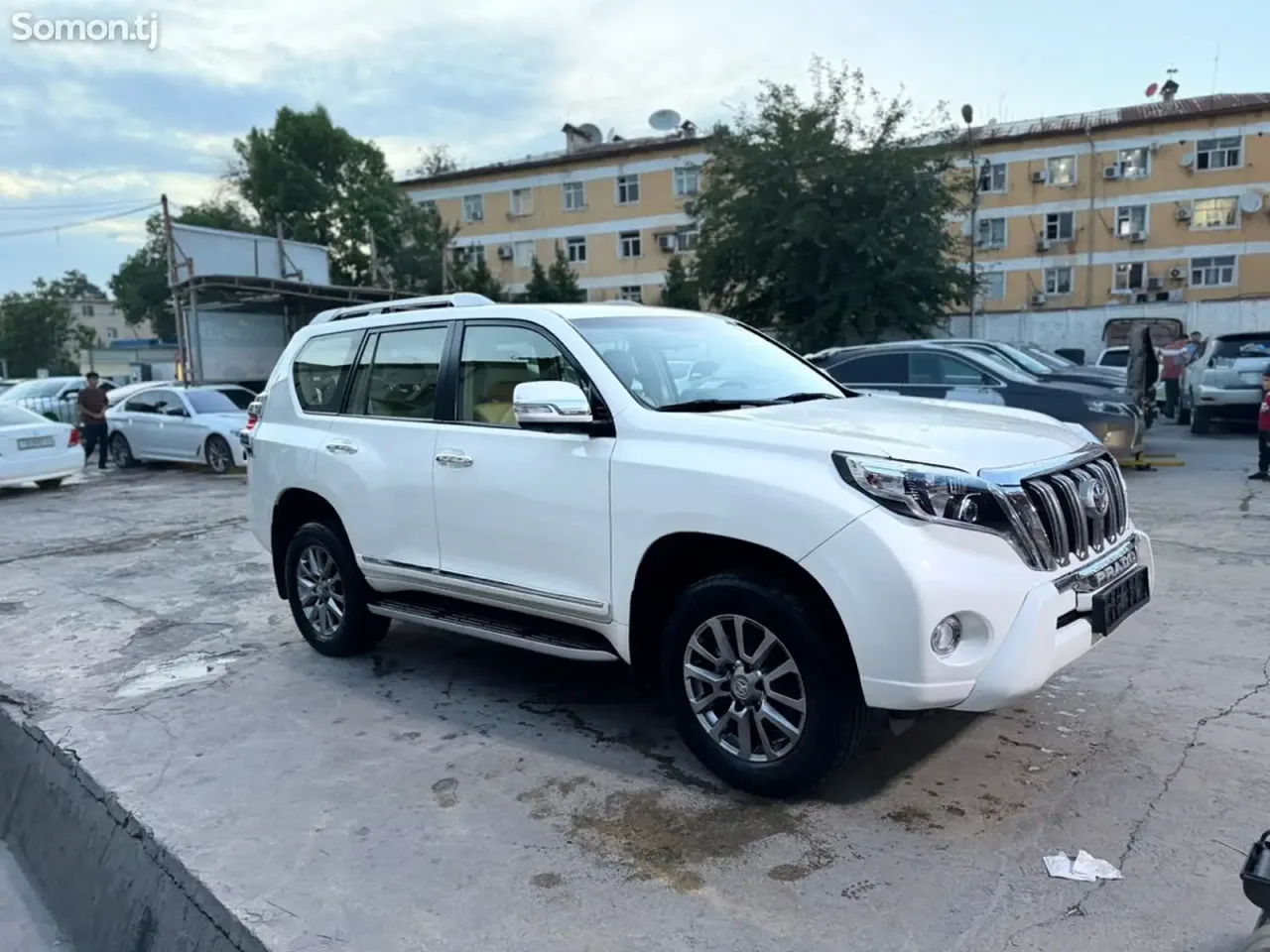 Toyota Land Cruiser Prado 2014 · 0.4 AT
