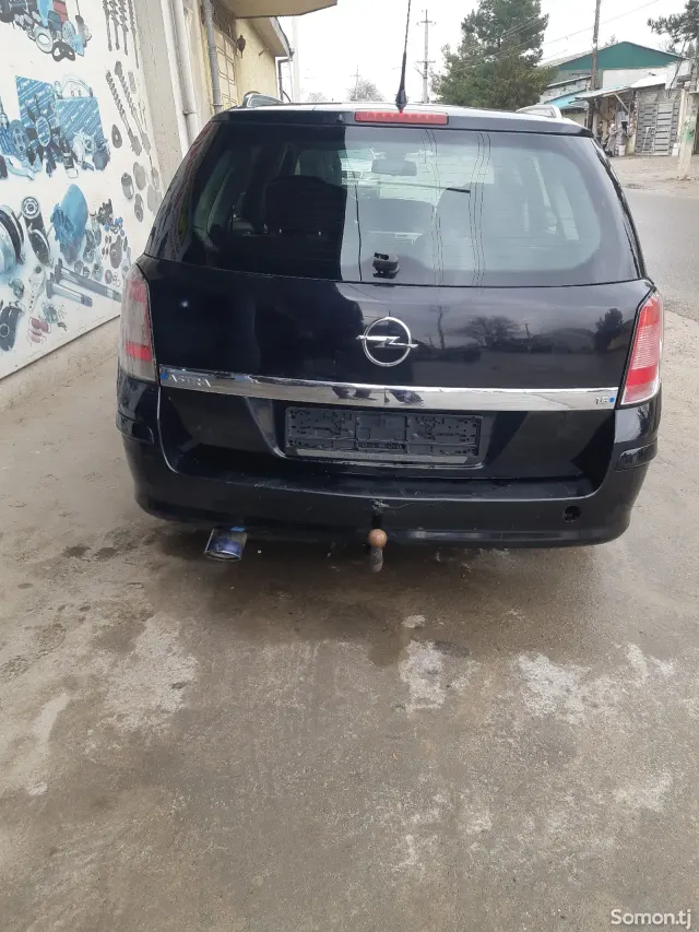 Opel Astra H 2008 · 1.6 MT