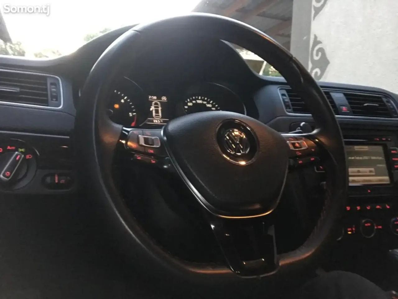 Volkswagen Jetta 2015 · 2.0 AT