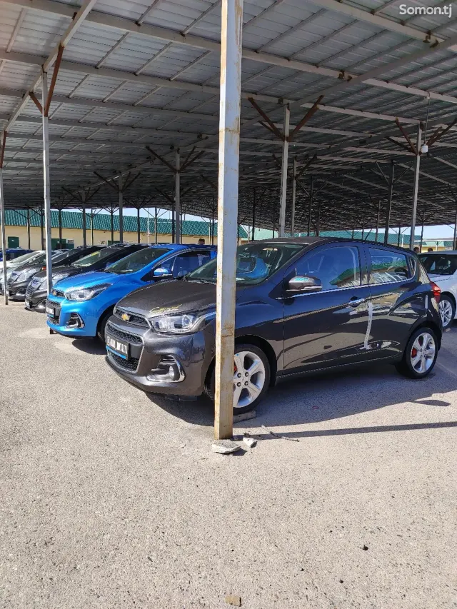 Chevrolet Spark 2015 · 1.0 AT