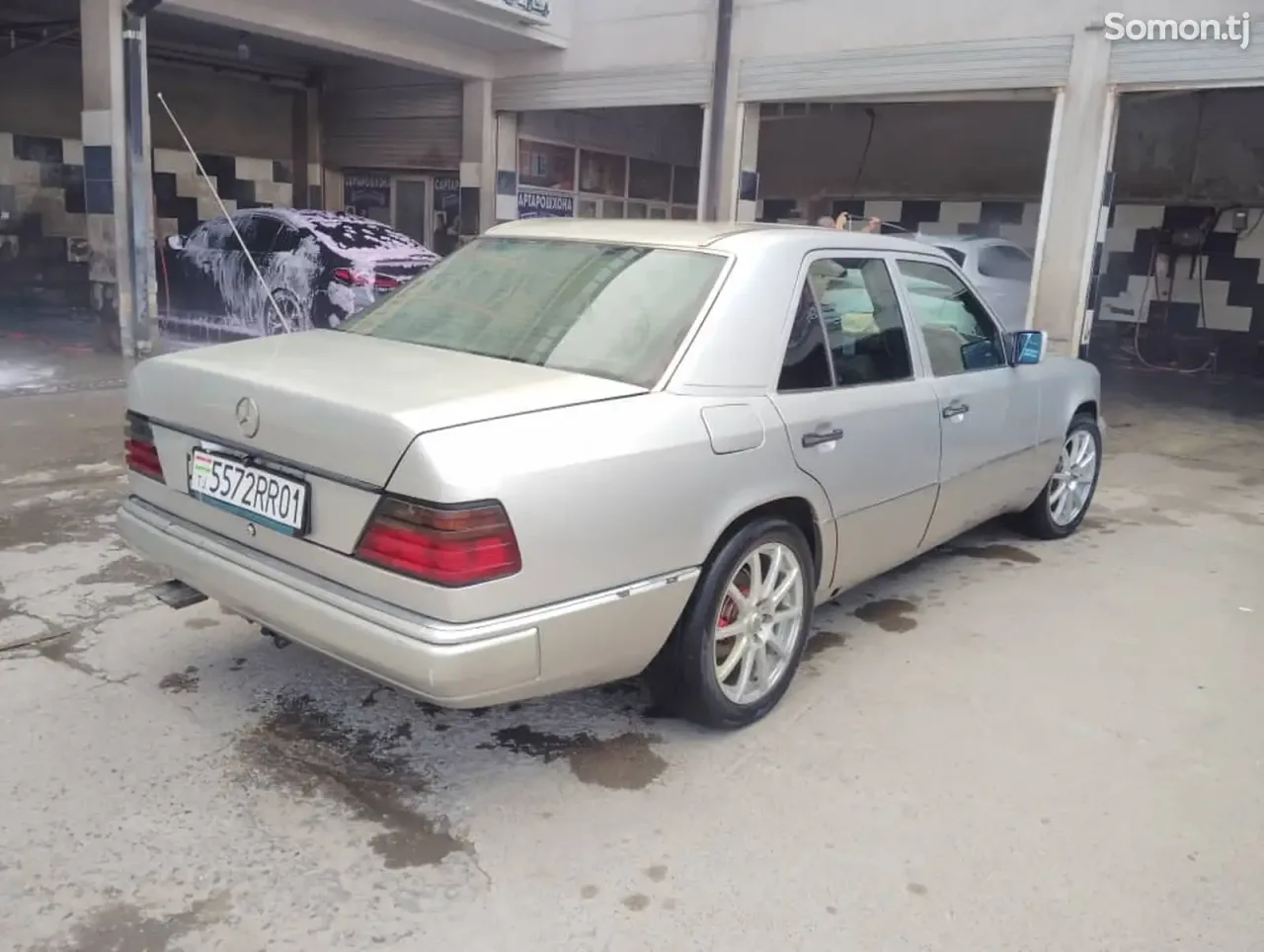 Mercedes-Benz W124 1993 · 2.3 MT
