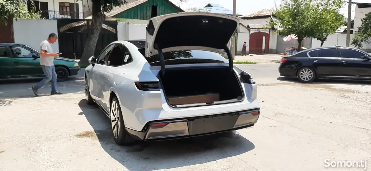 Geely Galaxy E8 2024 · AT