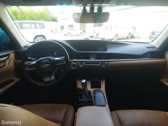 Lexus ES series 2016 · 3.0 AT