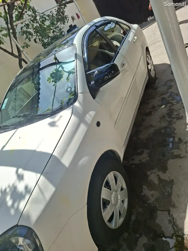 Chevrolet Lacetti 2005 · 1.6 MT