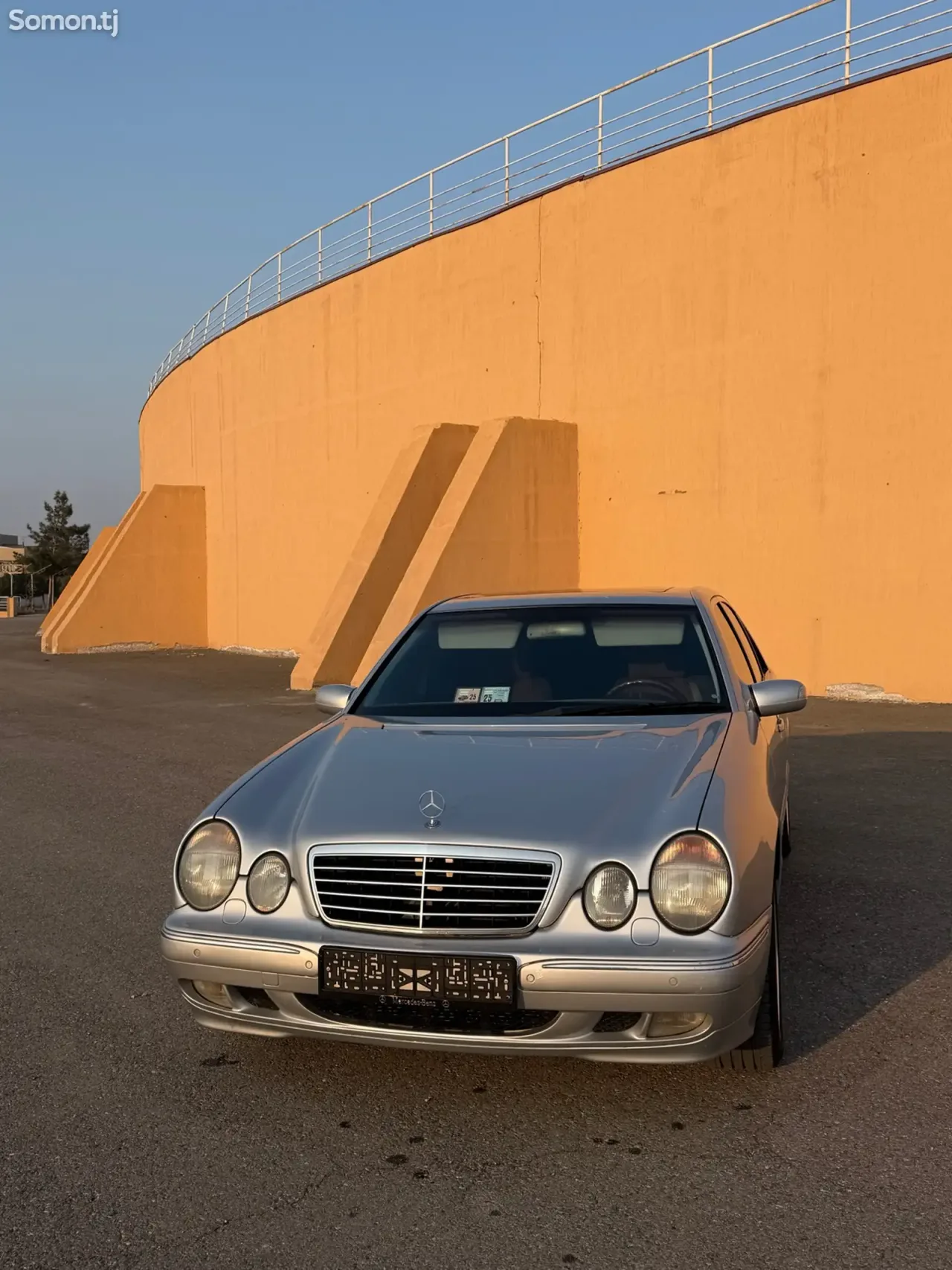 Mercedes-Benz E class 2000 · 3.2 AT