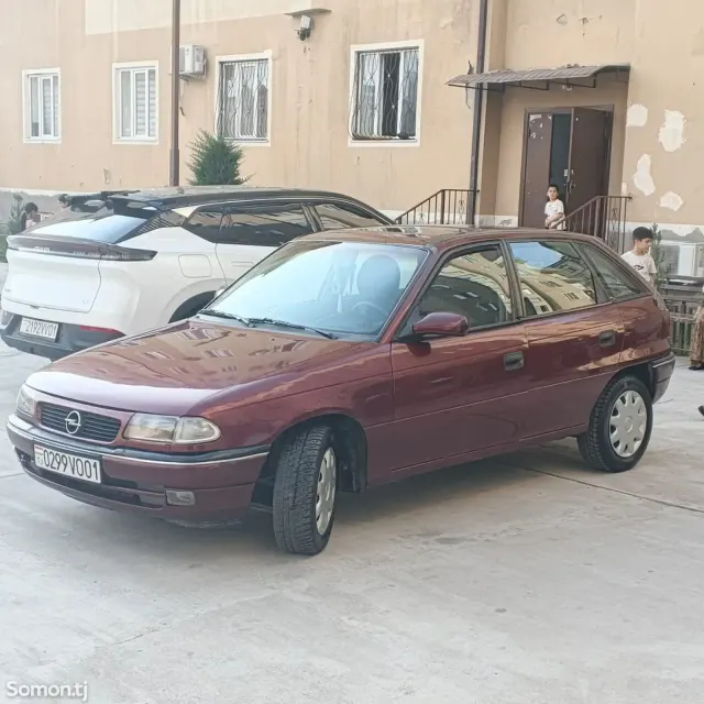 Opel Astra F 1996 · 1.6 MT