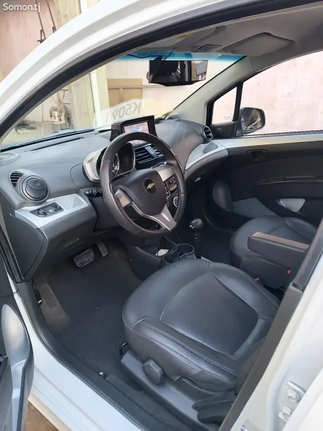 Chevrolet Spark 2014 · 1.1 AT