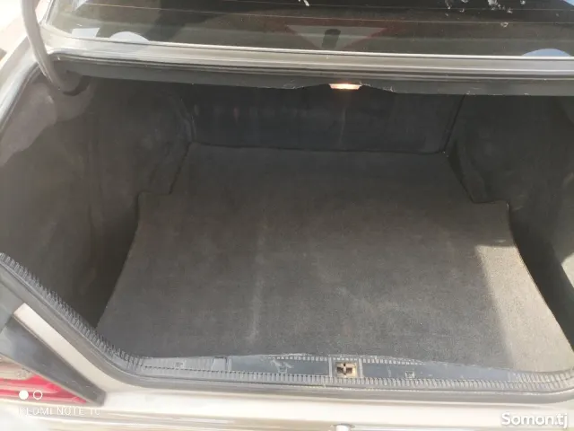 Mercedes-Benz W124 1990 · 2.0 MT
