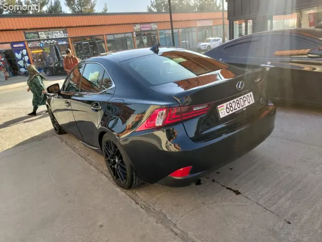 Lexus IS series 2015 · 2.5 AT