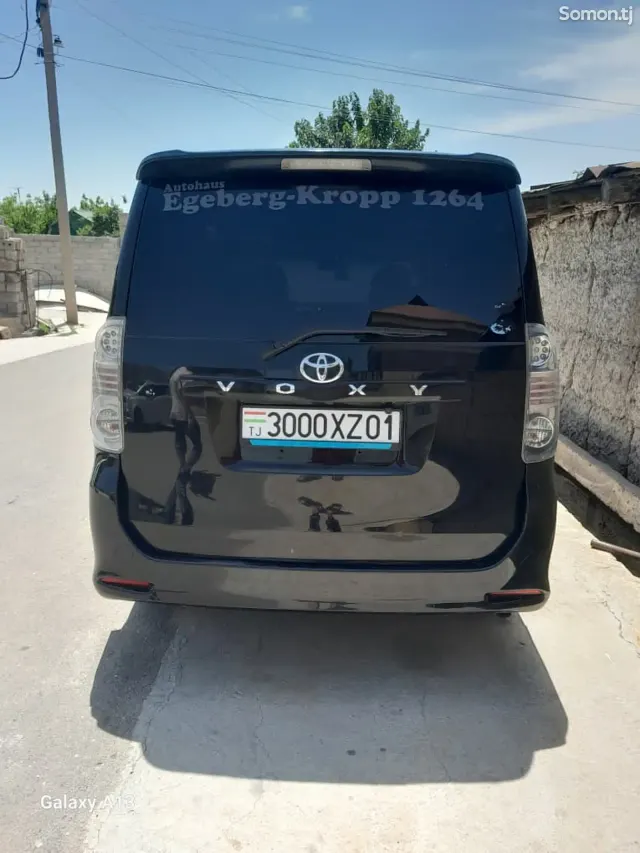 Toyota Voxy 2007 · 2.0 AT