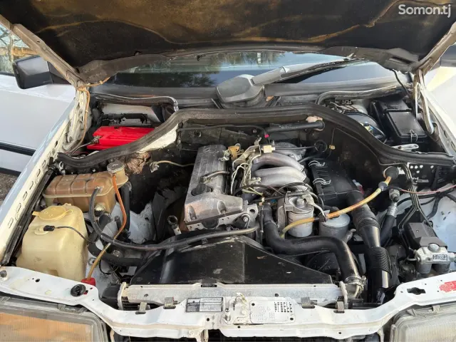 Mercedes-Benz W124 1988 · 2.0 MT