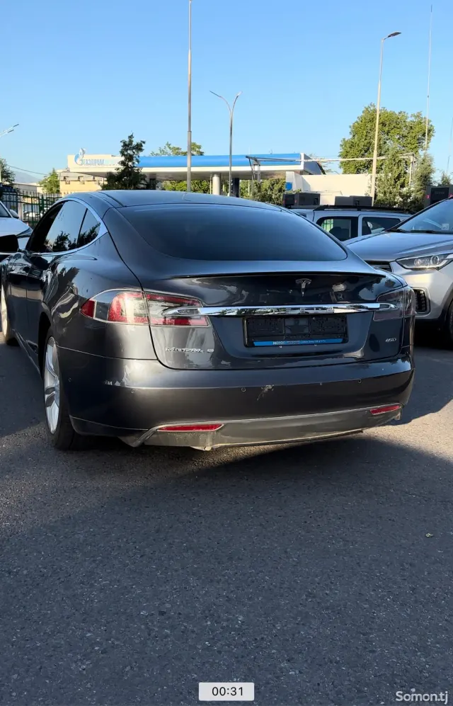 Tesla Model S 2016 · AT