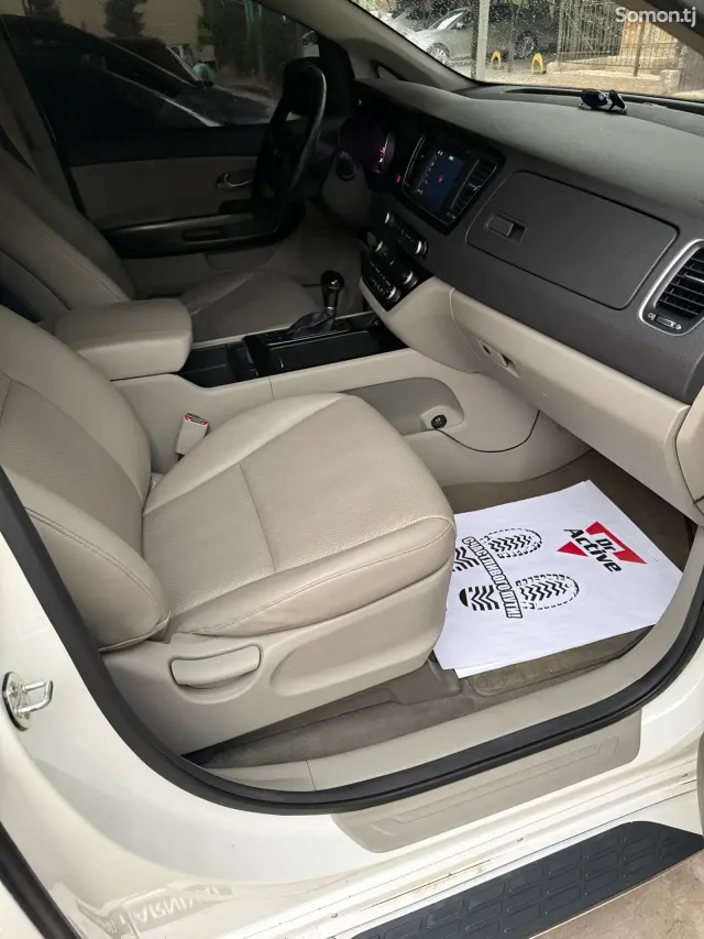 Kia Carnival 2014 · 2.2 AT