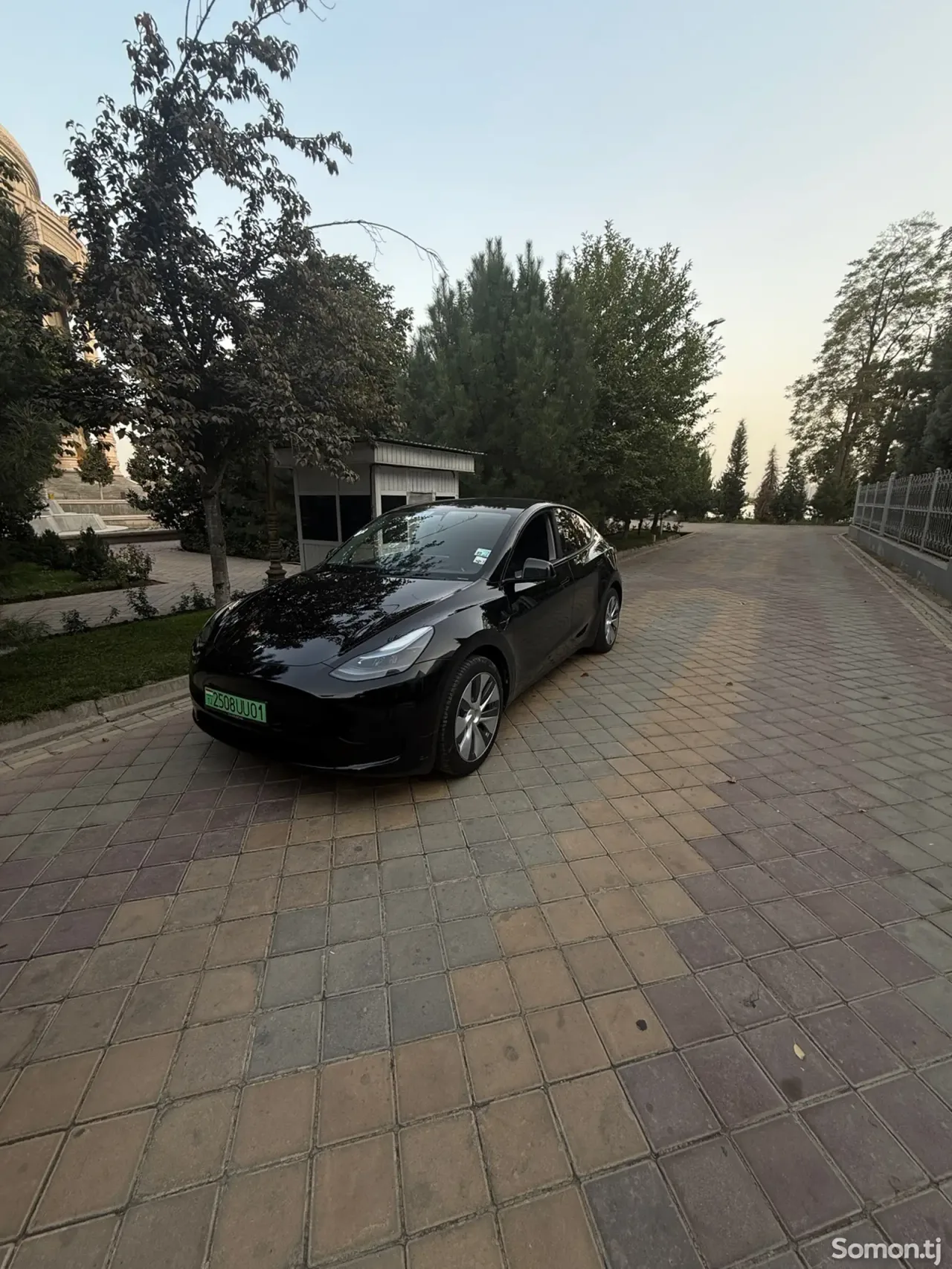 Tesla Model Y 2022 · AT