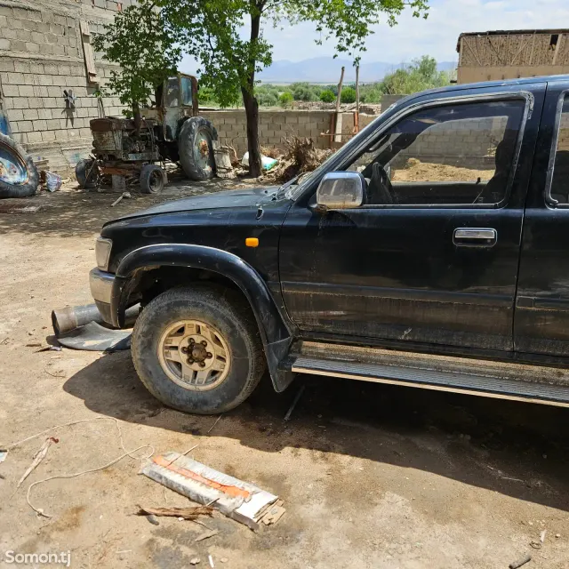 Toyota Hilux Surf 1996 · 3.0 AT
