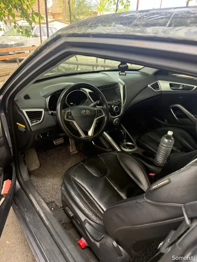 Hyundai Veloster 2011 · 1.6 AT