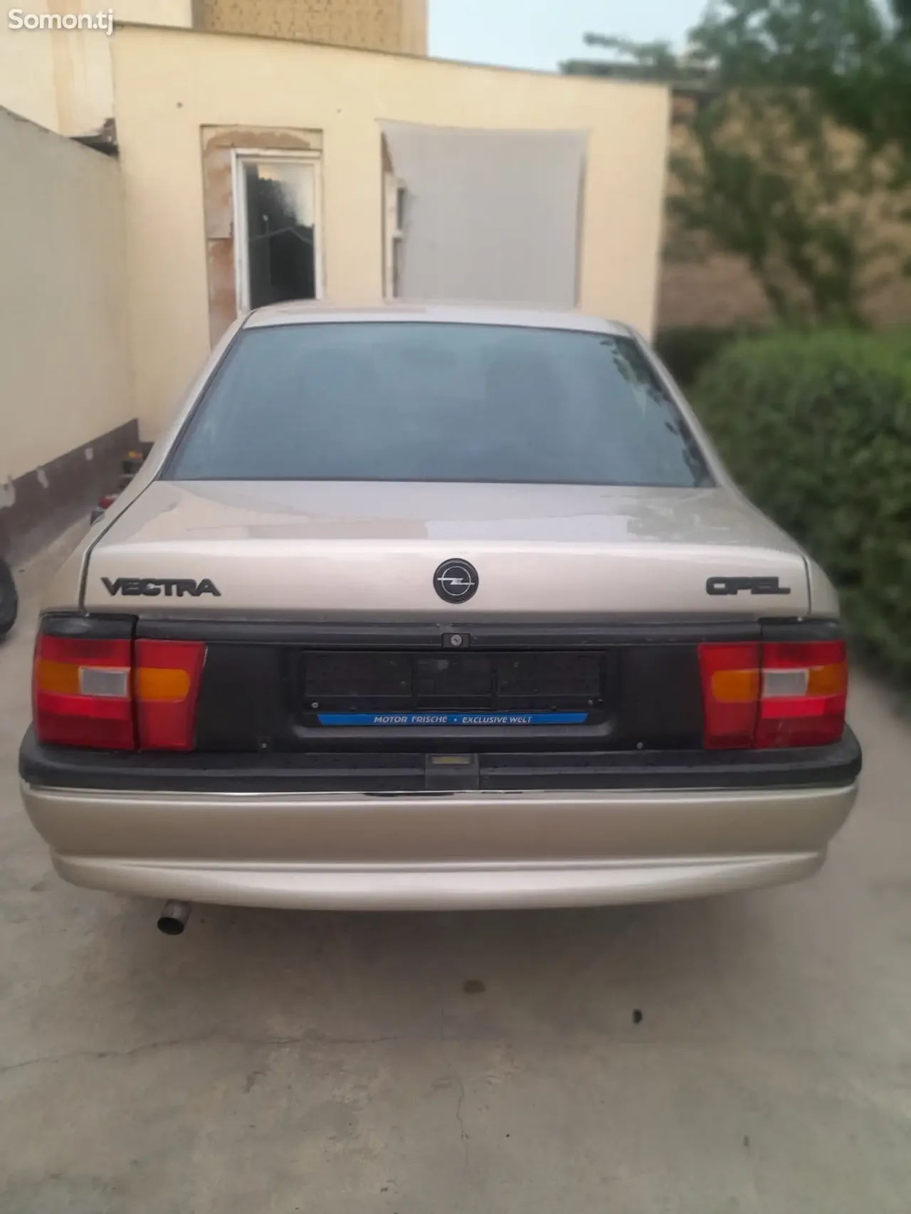 Opel Vectra A 1994 · 1.6 MT