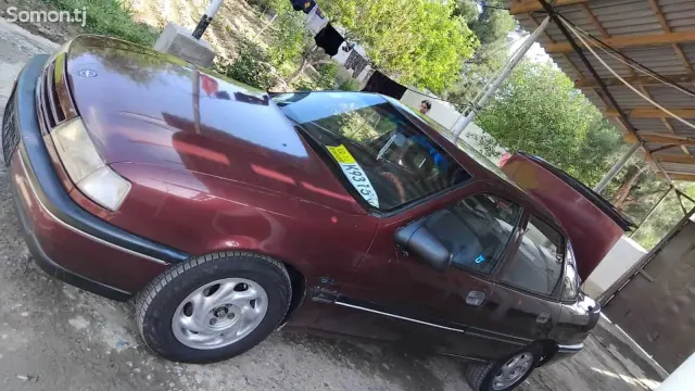 Opel Vectra A 1992 · 1.6 MT