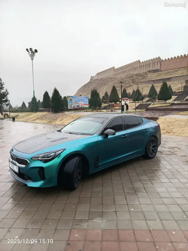 Kia Stinger 2018 · 3.3 AT