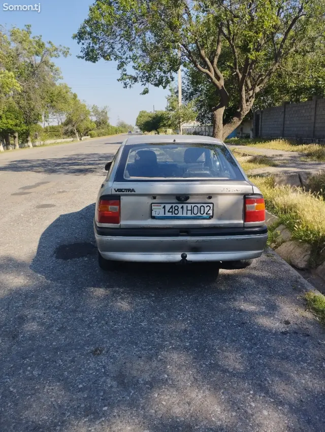 Opel Vectra A 1993 · 1.6 MT