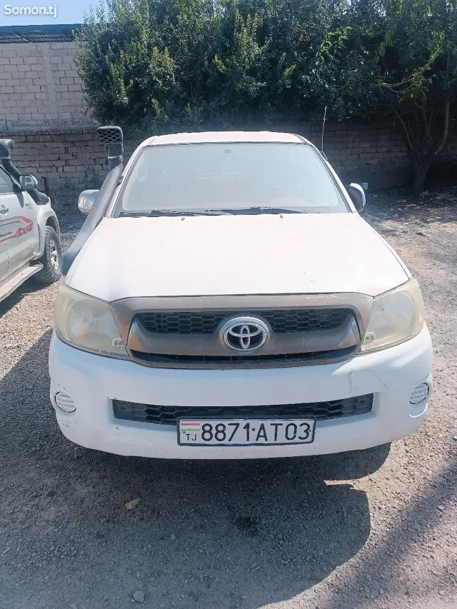 Toyota Hilux 2011 · 2.7 MT