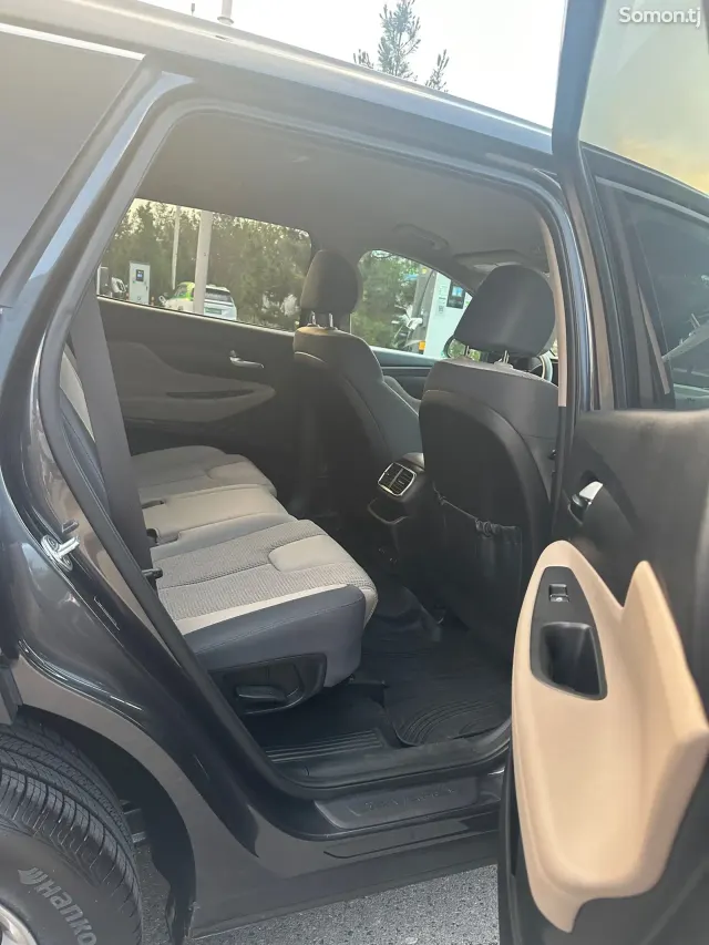 Hyundai Santa Fe 2020 · 2.4 AT
