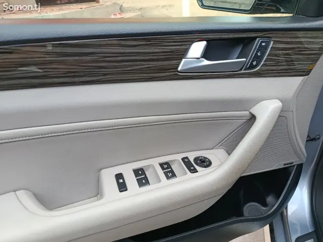 Hyundai Sonata 2014 · 2.4 AT