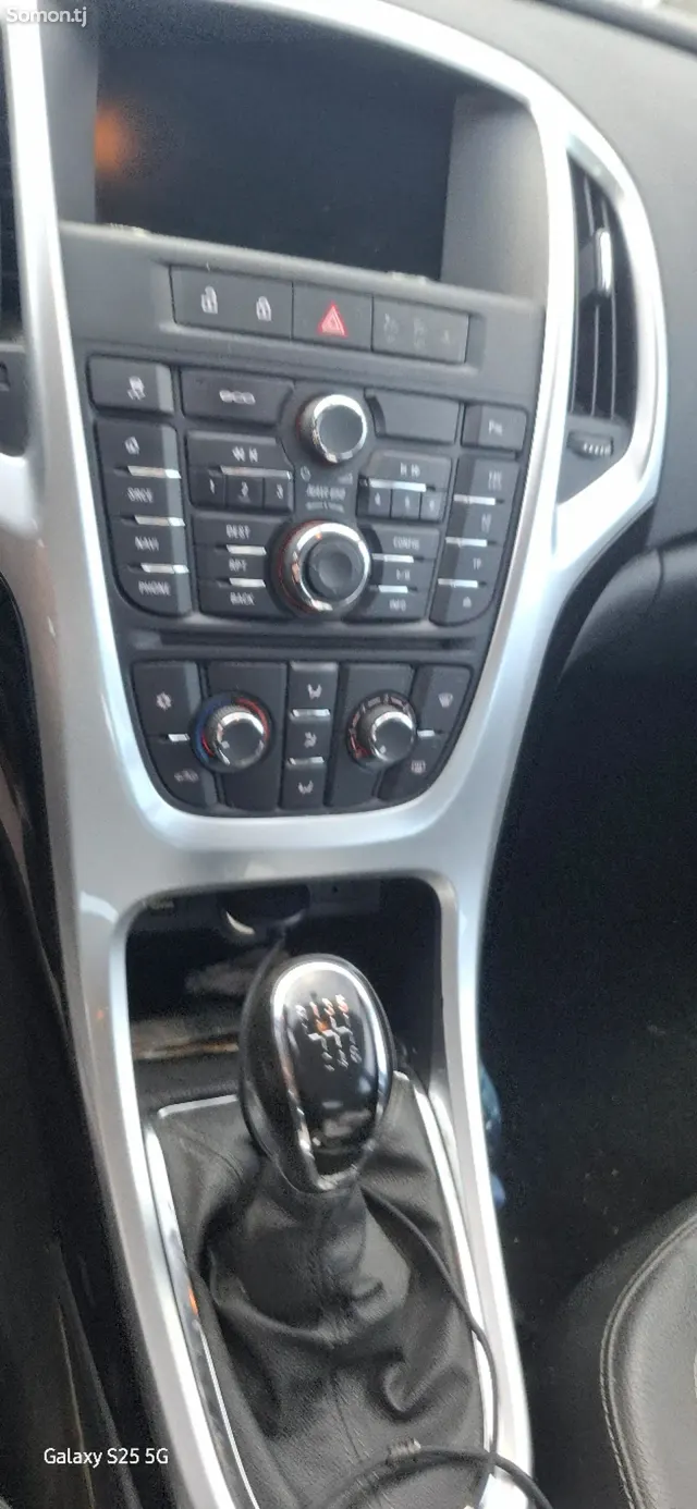 Opel Astra J 2015 · 1.4 MT