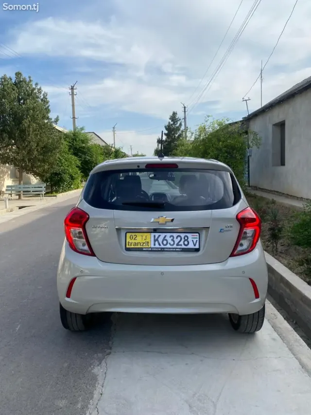 Chevrolet Spark 2015 · 1.0 AT