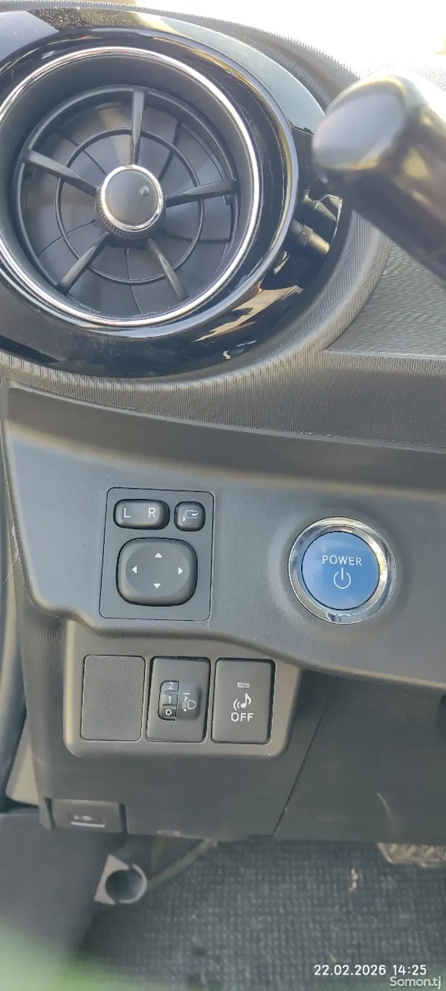 Toyota Aqua 2014 · 1.5 AT